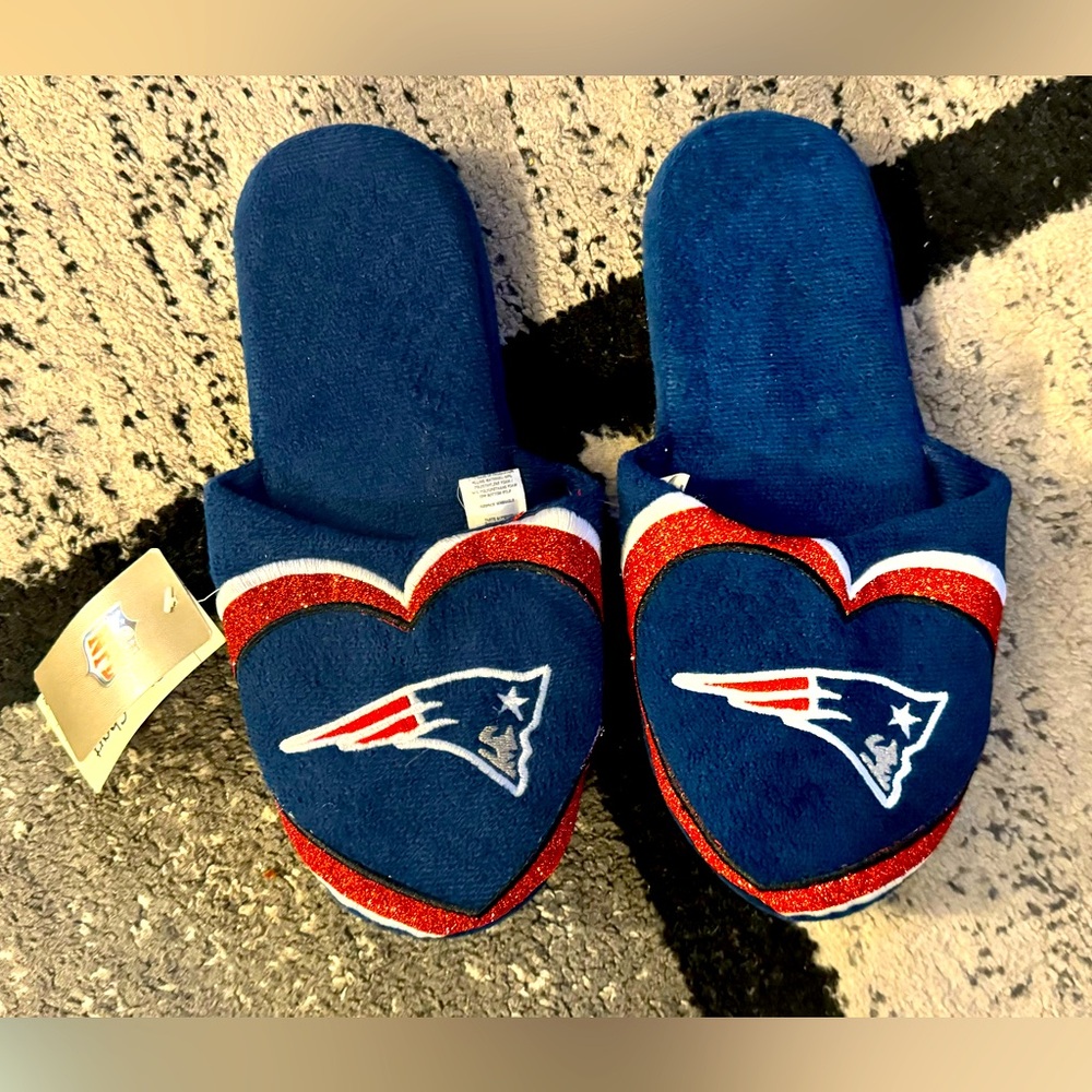 🏈 🇺🇸 New England Patriots house shoes / slides / slippers NWT
